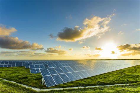 Brasil ultrapassa 22 GW de energia solar e prevê passar potência de eólicas